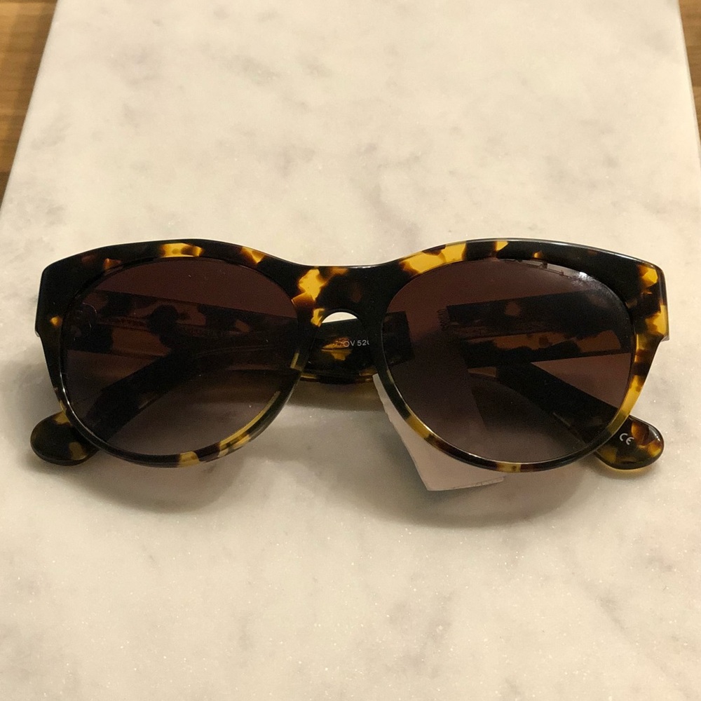 Oliver Peoples Tortoiseshell Sunglasses with Brown Gradient Lenses Wore once